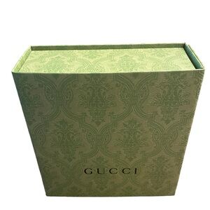 Authentic Gucci Green empty gift/storage box, 7 1/2 in square w/magnetic closure
